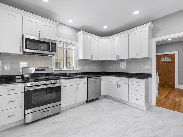 22 Belmont Park, Everett MA 02149