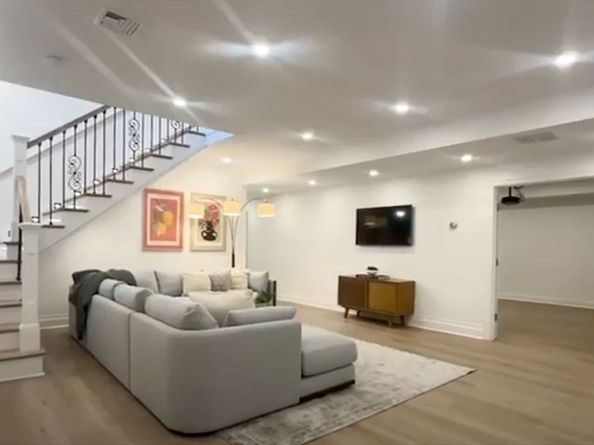 57 Mayflower Rd, Needham MA 02492