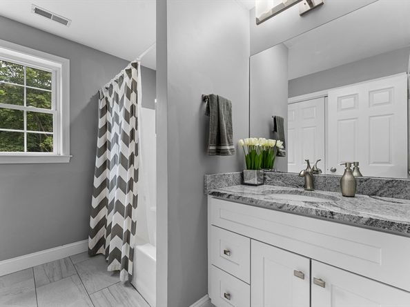 3 Laurence St, Tewksbury MA 01876