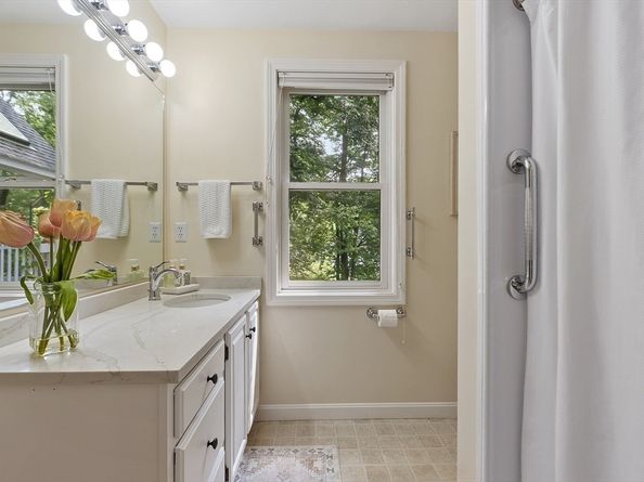 32 Brewster Ln 32, Acton MA 01720