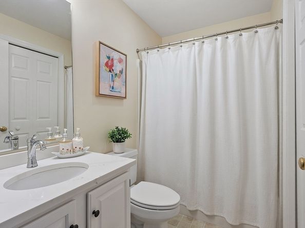 32 Brewster Ln 32, Acton MA 01720