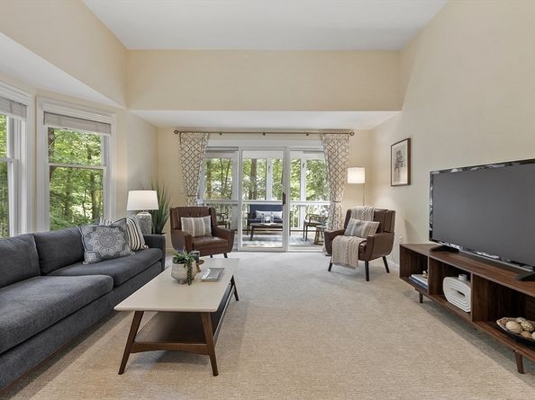 32 Brewster Ln 32, Acton MA 01720