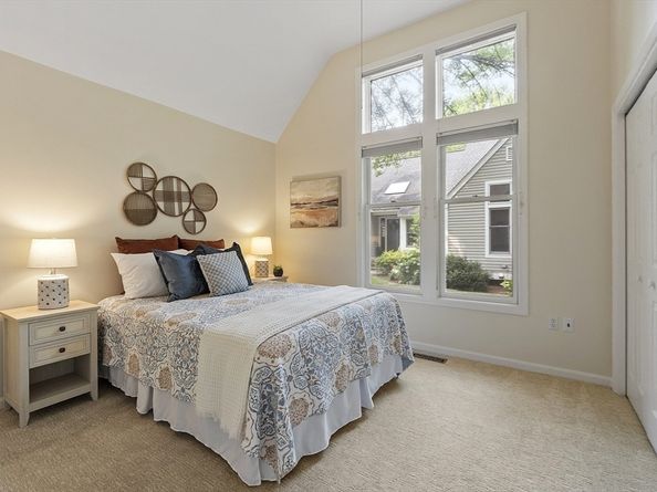32 Brewster Ln 32, Acton MA 01720