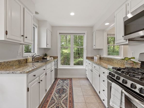 32 Brewster Ln 32, Acton MA 01720