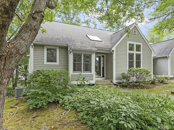 32 Brewster Ln 32, Acton MA 01720