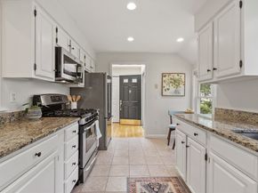 32 Brewster Ln 32, Acton MA 01720