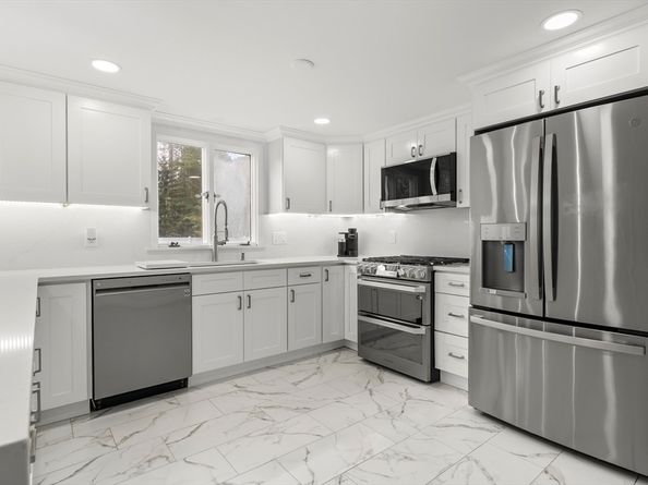 10 Dowd Ave, Wareham MA 02571