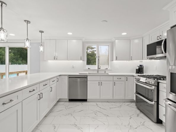 10 Dowd Ave, Wareham MA 02571