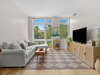 170 W Broadway