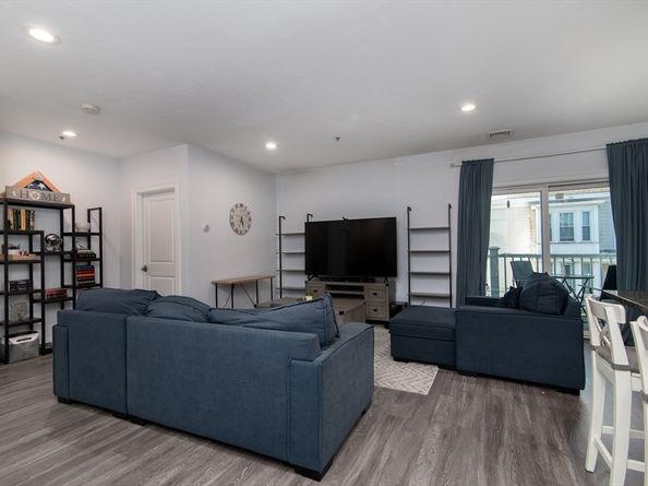 181 S Franklin St 207, Holbrook MA 02343