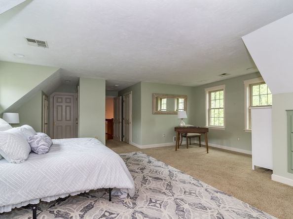 11 Kimball Rd, Hopkinton MA 01748