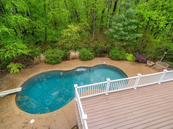 11 Kimball Rd, Hopkinton MA 01748