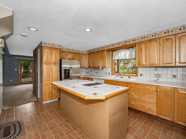 15 Shore Rd, Saugus MA 01906