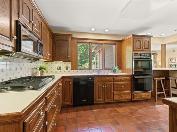 77 Wellesley Rd, Belmont MA 02478