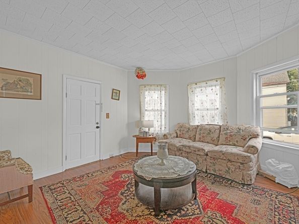 29 Whitcomb St, Webster MA 01570