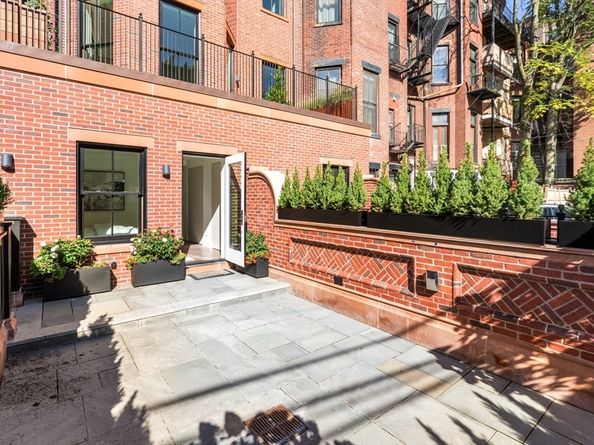 260-262 Commonwealth Avenue 1A, Boston MA 02116