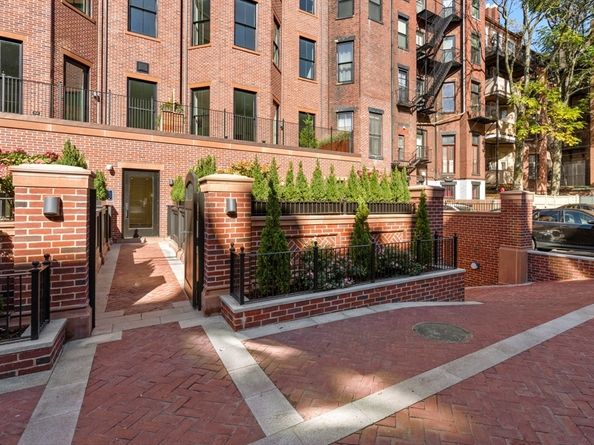 260-262 Commonwealth Avenue 1A, Boston MA 02116