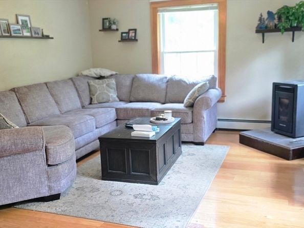 1632 N Brookfield Rd, Oakham MA 01068