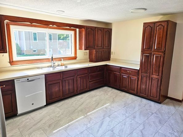 5 Stanford Cir, Milford MA 01757