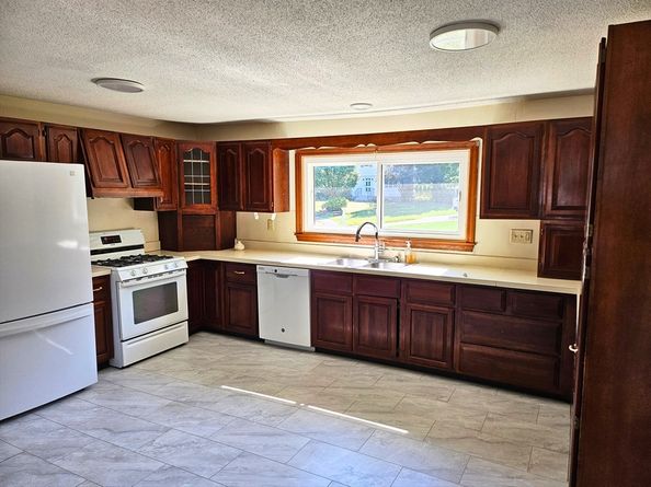 5 Stanford Cir, Milford MA 01757