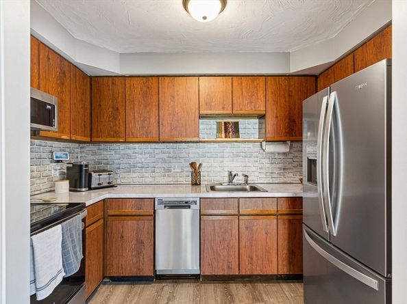 40 Old Forge Rd 40, Bridgewater MA 02324