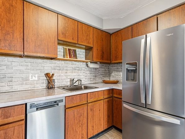 40 Old Forge Rd 40, Bridgewater MA 02324