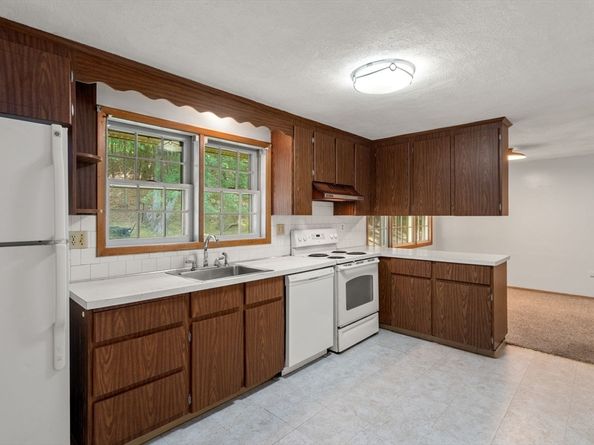 16 Larnis Road, Framingham MA 01701