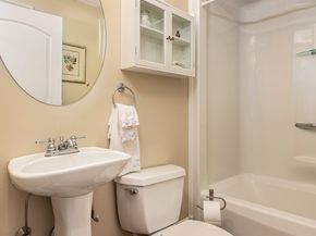 5 Tremont Pl, Peabody MA 01960