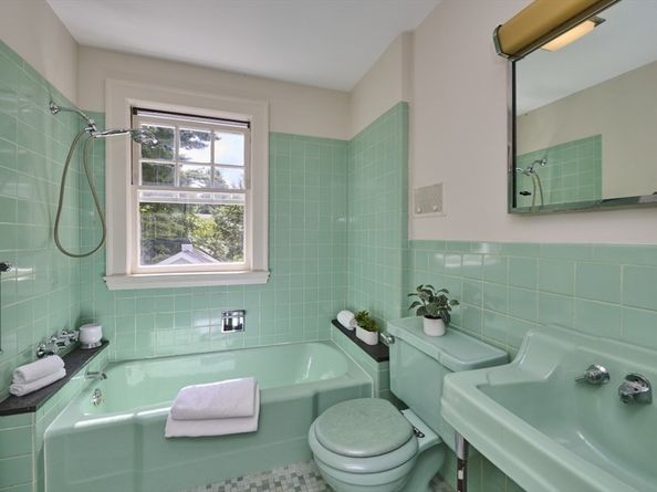 16 Fairlee Rd, Newton MA 02468
