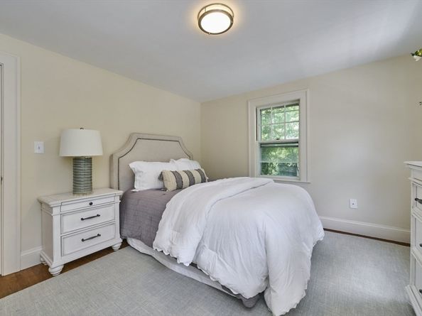 16 Fairlee Rd, Newton MA 02468