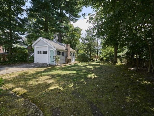 16 Fairlee Rd, Newton MA 02468