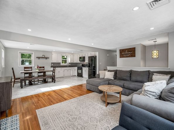 9 Jenkins Dr, Billerica MA 01862