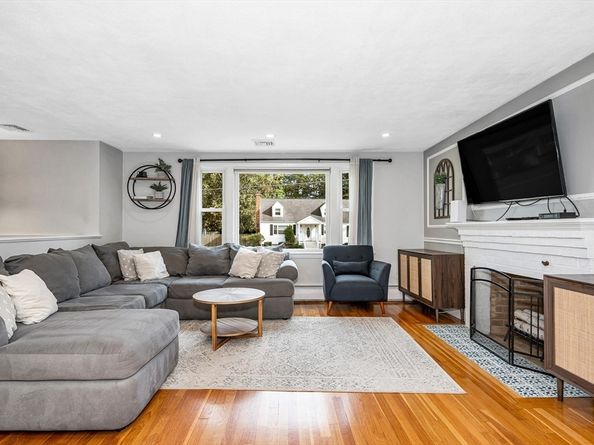 9 Jenkins Dr, Billerica MA 01862