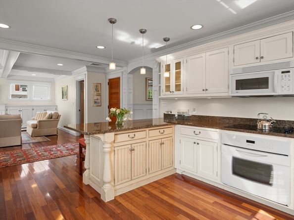 4 Knight Rd, Manchester MA 01944
