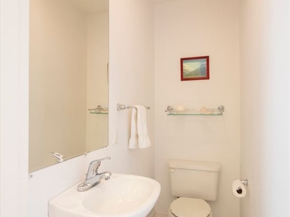1077 Boylston St, Newton MA 02161