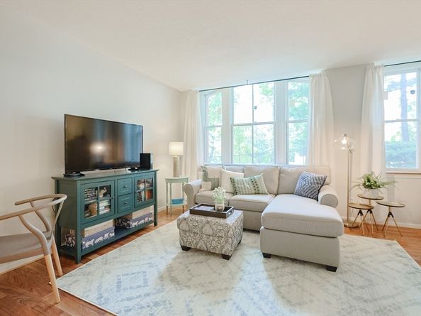 51 Pettee St 13, Newton MA 02464