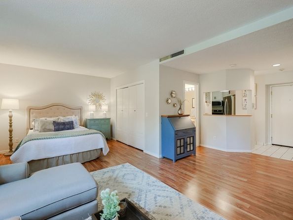 51 Pettee St 13, Newton MA 02464