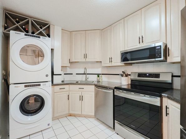51 Pettee St 13, Newton MA 02464