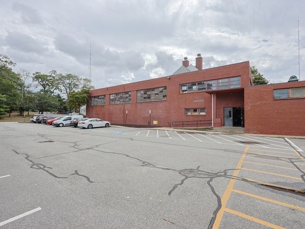 51 Pettee St 13, Newton MA 02464