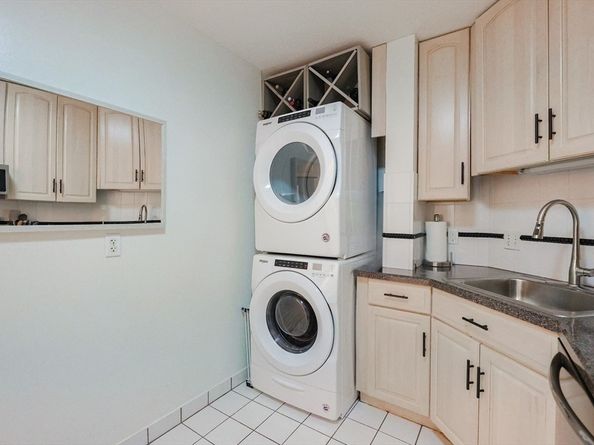 51 Pettee St 13, Newton MA 02464