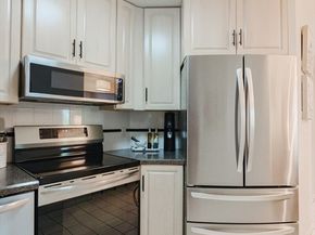 51 Pettee St 13, Newton MA 02464