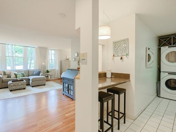 51 Pettee St 13, Newton MA 02464
