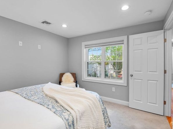 27 Warren St 1, Newburyport MA 01950