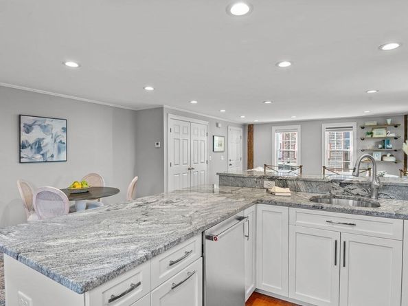 27 Warren St 1, Newburyport MA 01950