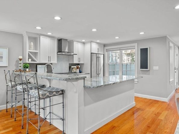 27 Warren St 1, Newburyport MA 01950