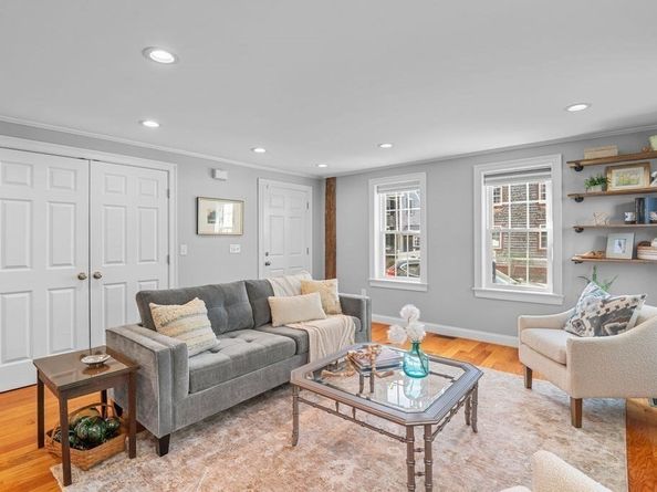 27 Warren St 1, Newburyport MA 01950