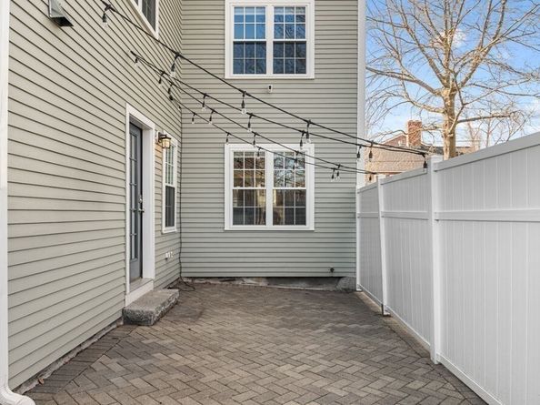 27 Warren St 1, Newburyport MA 01950