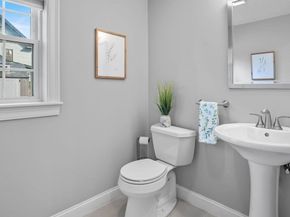 27 Warren St 1, Newburyport MA 01950