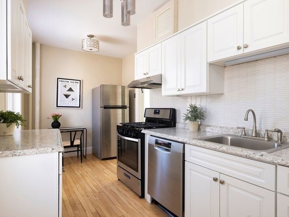 15 Short St 4, Brookline MA 02446
