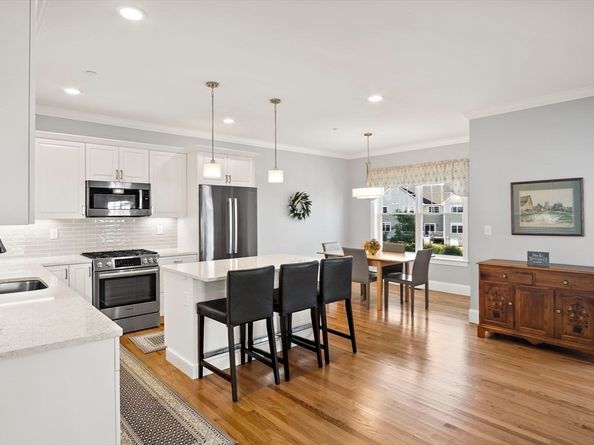 8 Winning Farm Rd 8, Woburn MA 01801